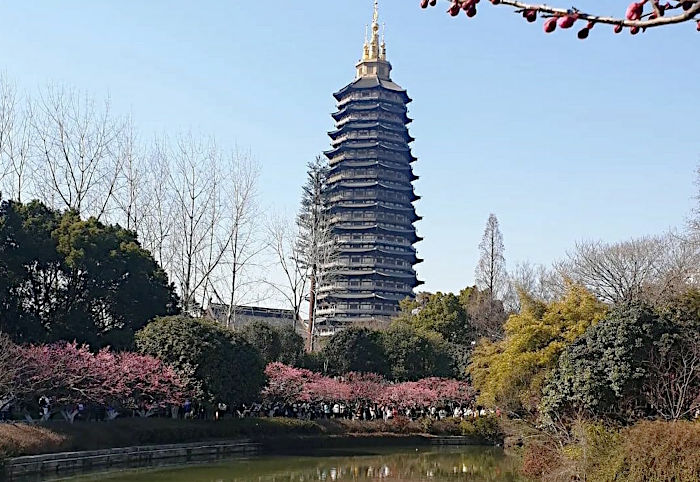 Hongmei Park Changzhou mit dem Wahrzeichen Tianning Pagode