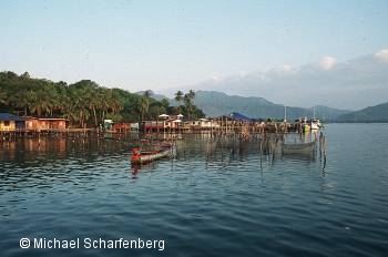 Fischerdorf in der traumhafte Salak Phet Bucht
